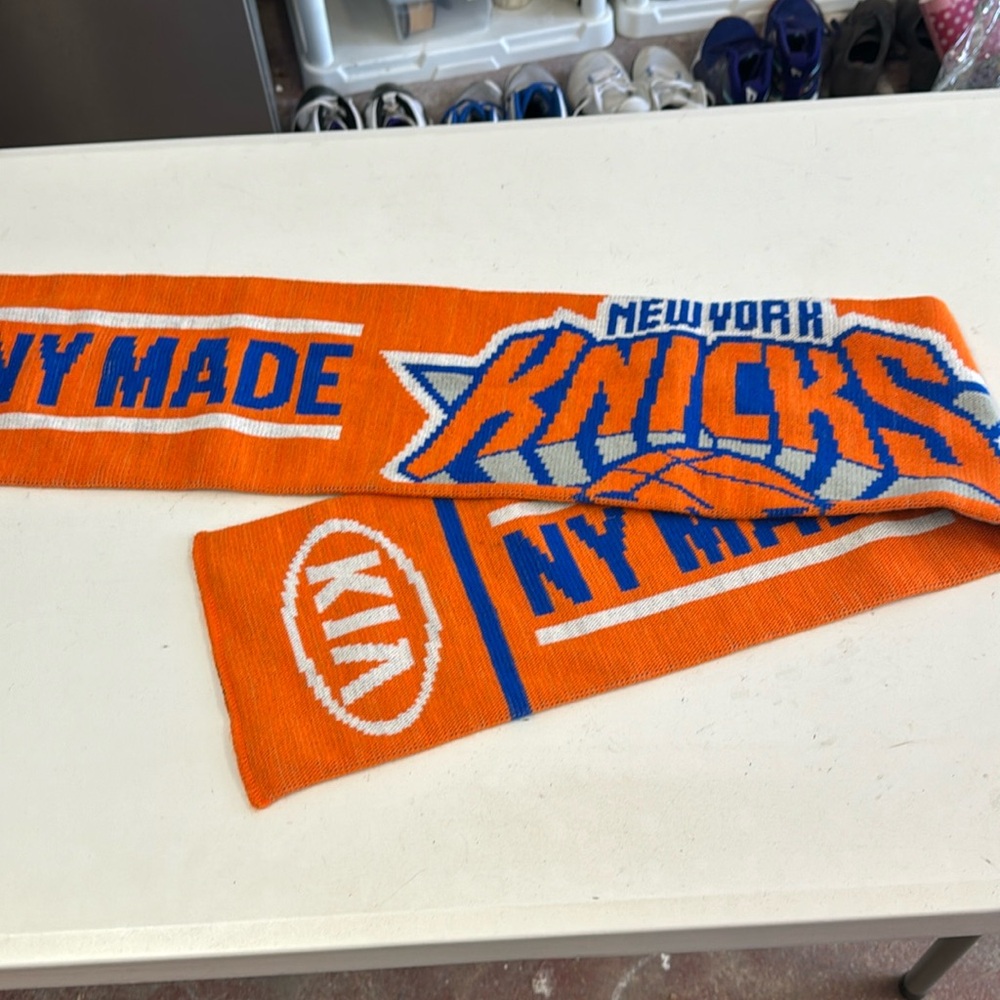 New York Knicks Scarf - Picture 1 of 3